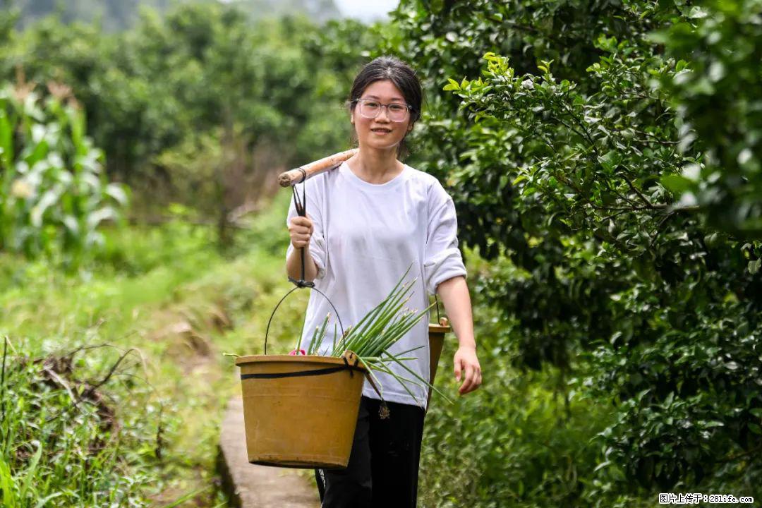 全网追的“扁担女孩”,找了一份暑假工,时薪12元 - 宜宾生活资讯 - 宜宾28生活网 yb.28life.com