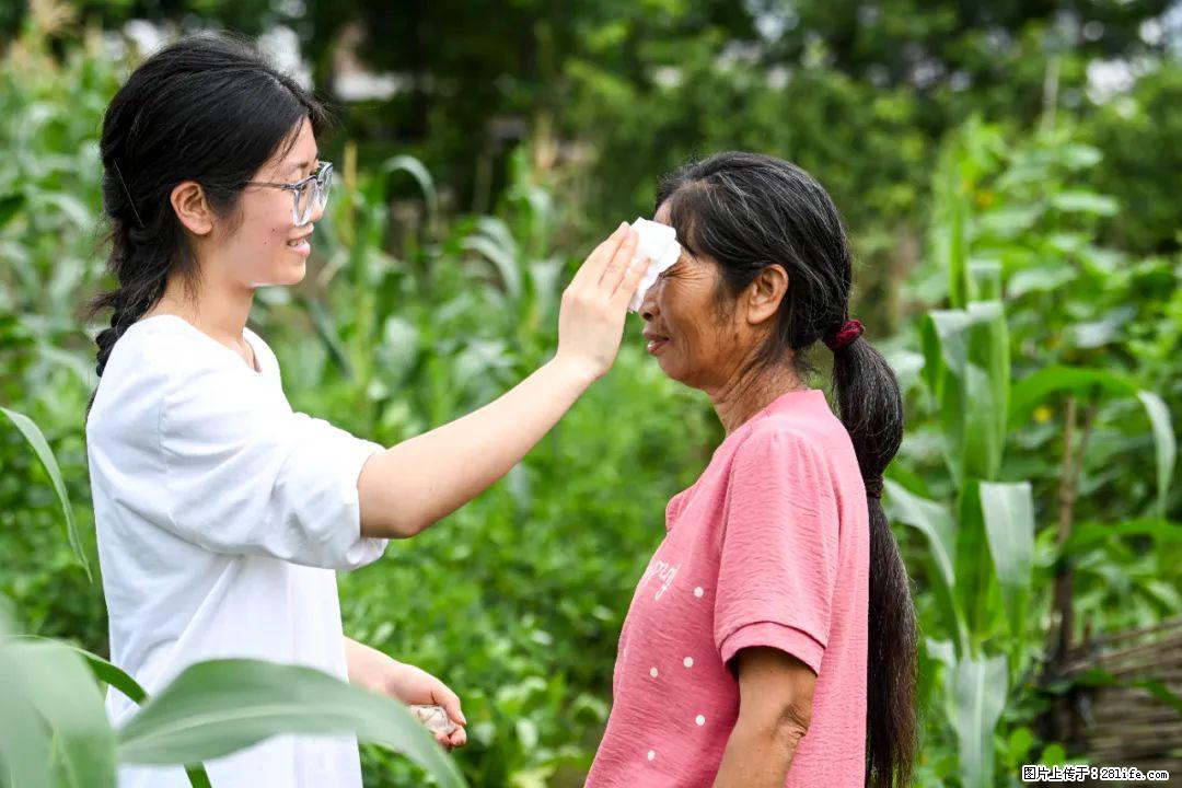 全网追的“扁担女孩”,找了一份暑假工,时薪12元 - 宜宾生活资讯 - 宜宾28生活网 yb.28life.com